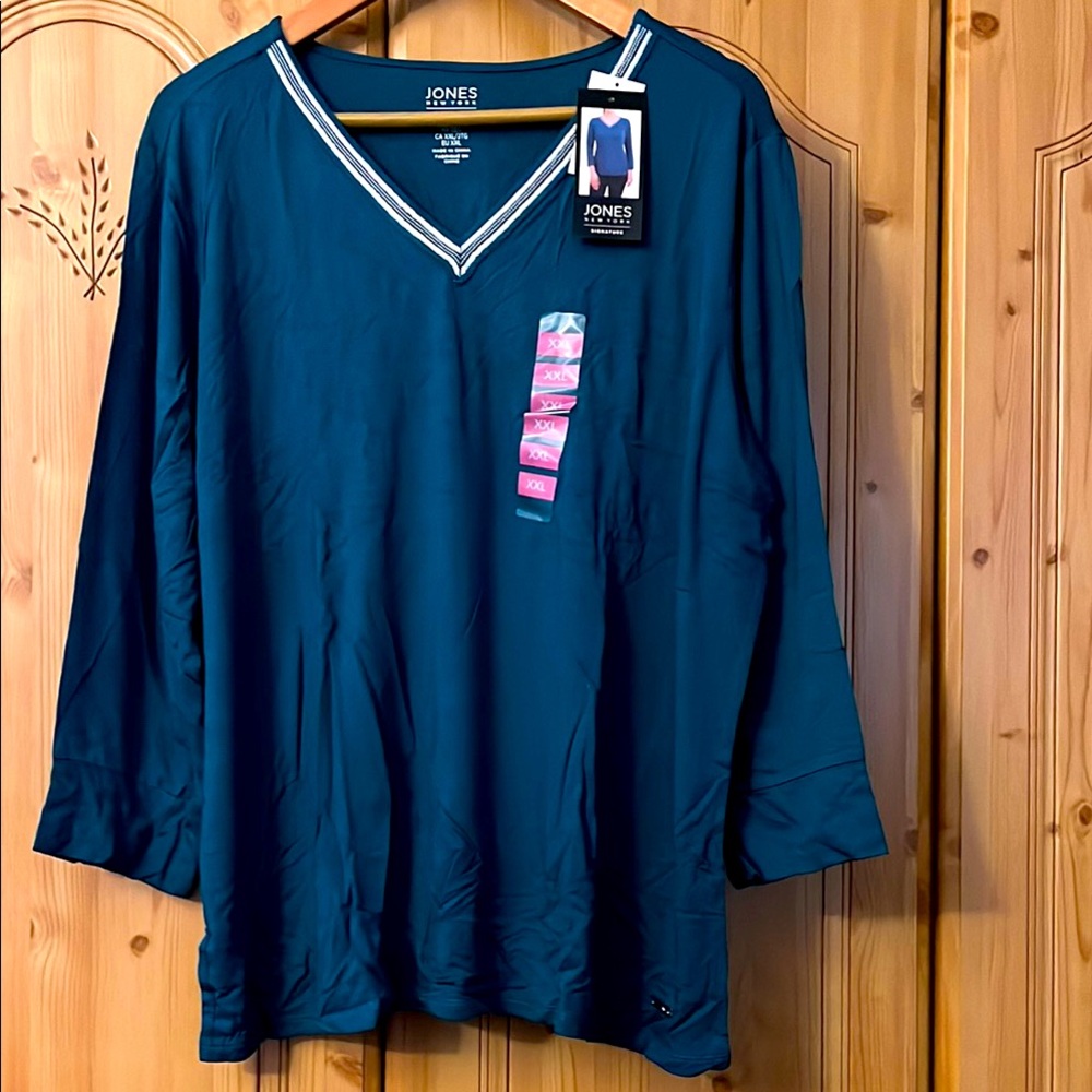 Jones New York turquoise green and White 3/4 Sleeve w/ silver sequin detail. NWT